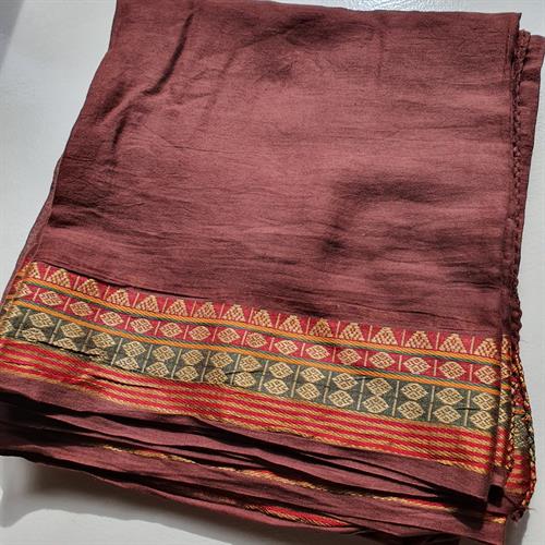 Rød/brunt/grønt tørklæde